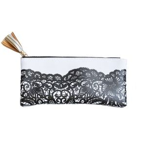 LACE POUCH